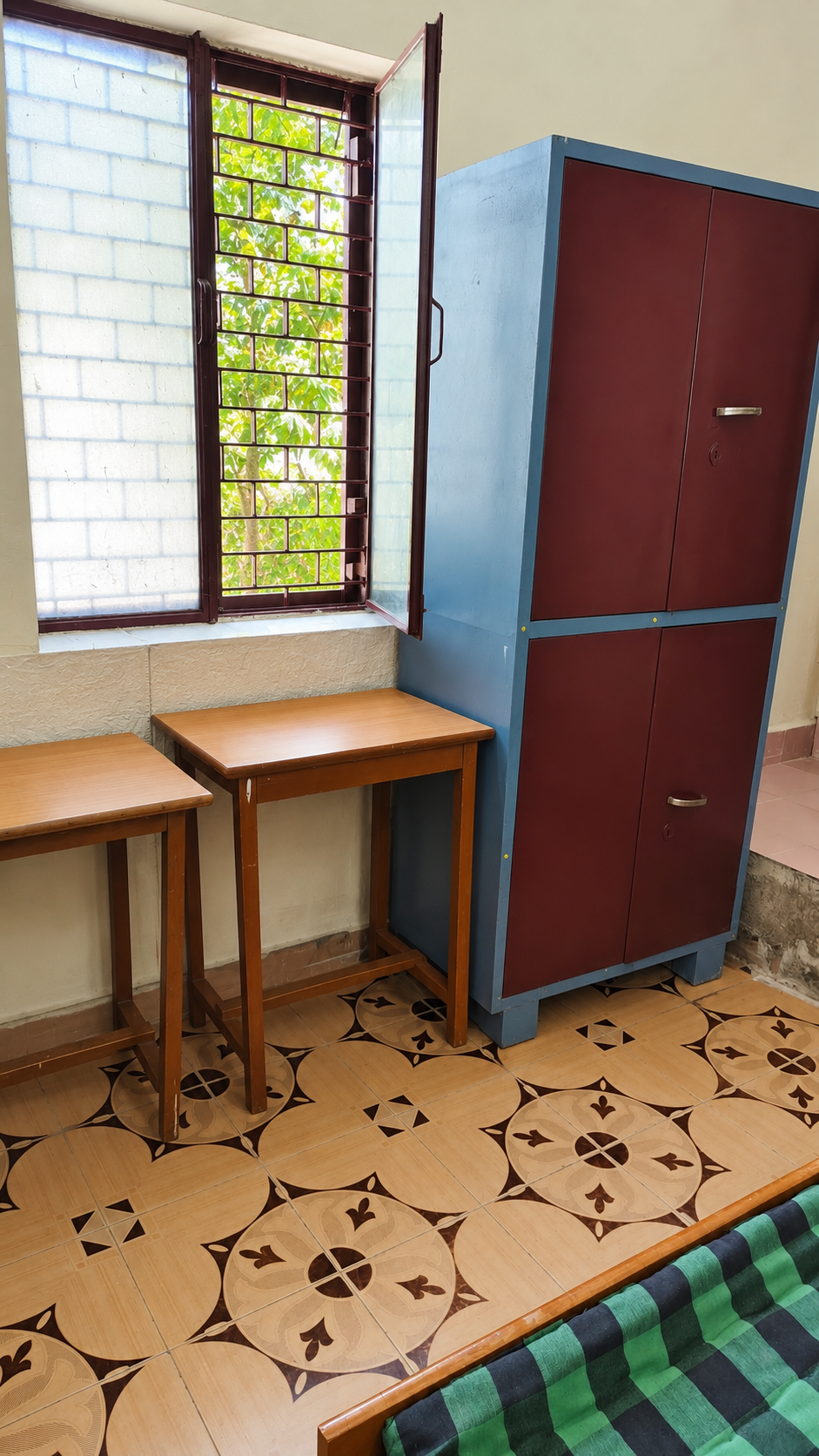 Best boys PG room in Aliganj Lucknow